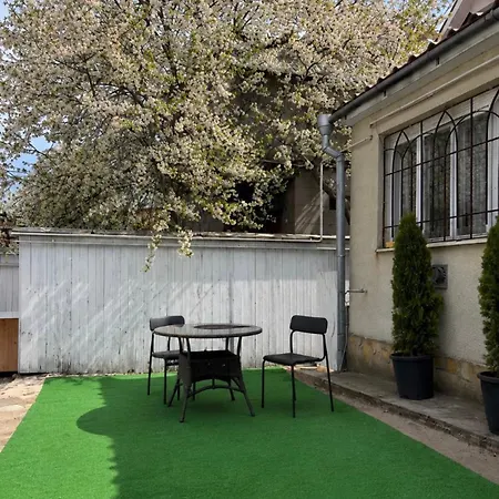 Here дом у моря в аркадии Appartement Odessa
